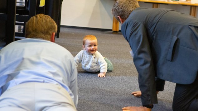 Dialog auf Augenhöhe - Foto: Flischpic