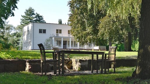 Außenansicht der Villa am Weißen See