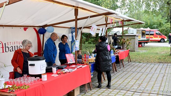 Interessantes an den Ständen des Fercher Karnevalvereins und der Hoffbauer-Stiftung