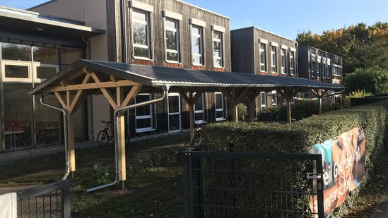 Der fertige Fahrradstand der Grundschule Mahlow