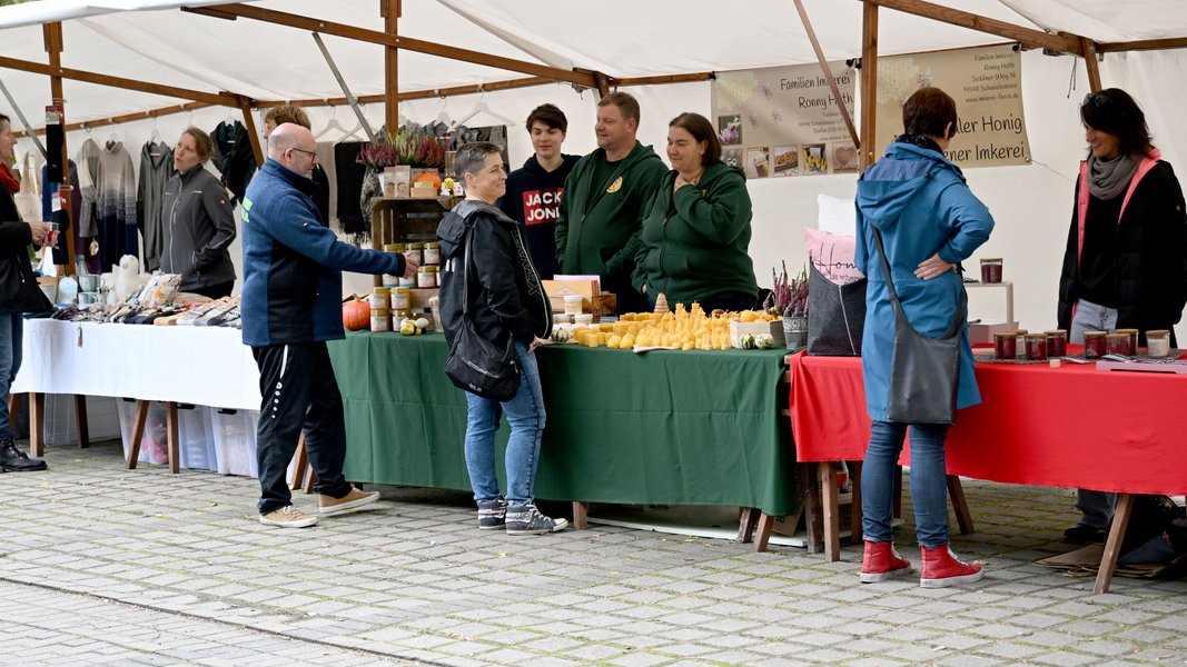 Schönes an den regionalen Ständen der Imkerei Hoth und der Kräuter-Heidi